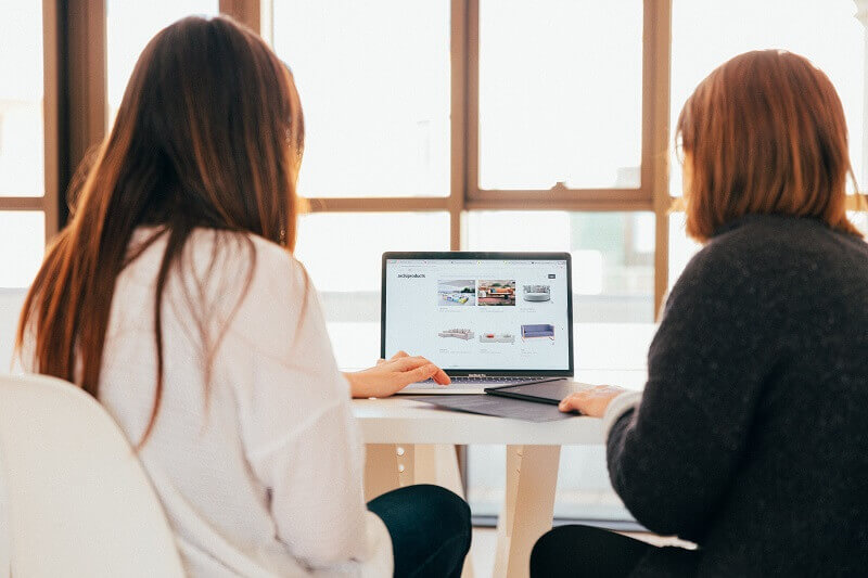 image of mother-daughter business 